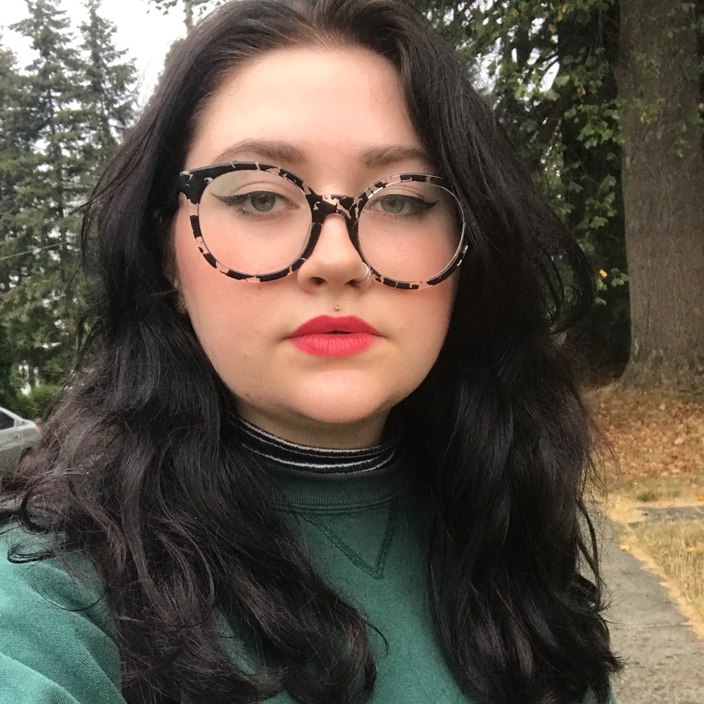 Meet your Posher, Stella